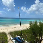 Sandbox Studio At Love Beach- Beachfront!