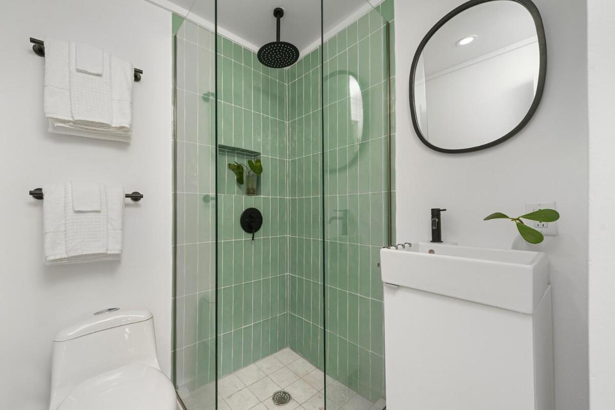 Apartment Sandbox At Beach- Beachfront! Nassau