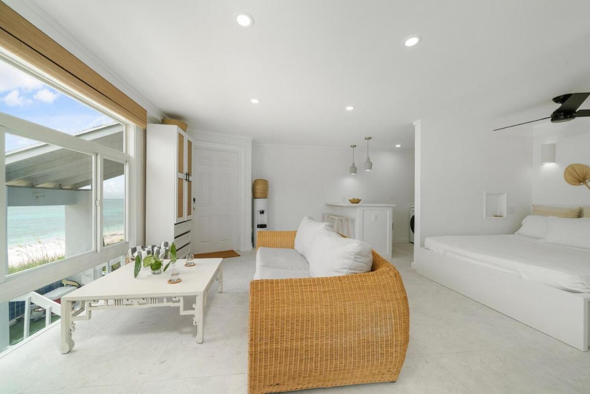 Sandbox At Beach- Beachfront! Apartment *