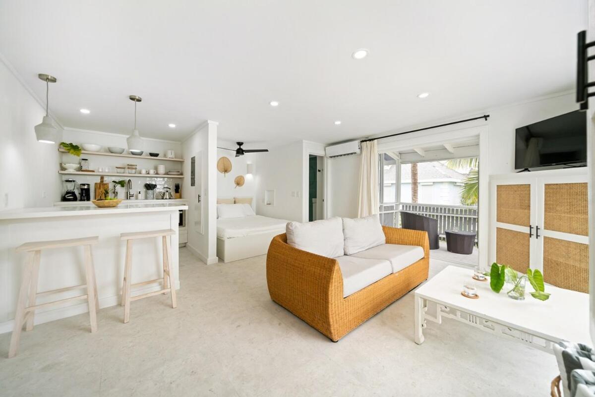 Sandbox At Beach- Beachfront! * Nassau