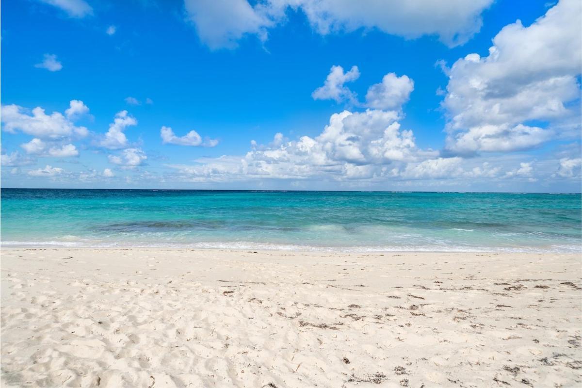 Sandbox At Beach- Beachfront! *